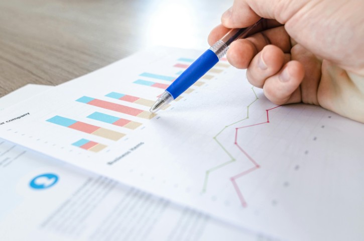 Detailed energy performance analysis showing solar output and battery storage projections